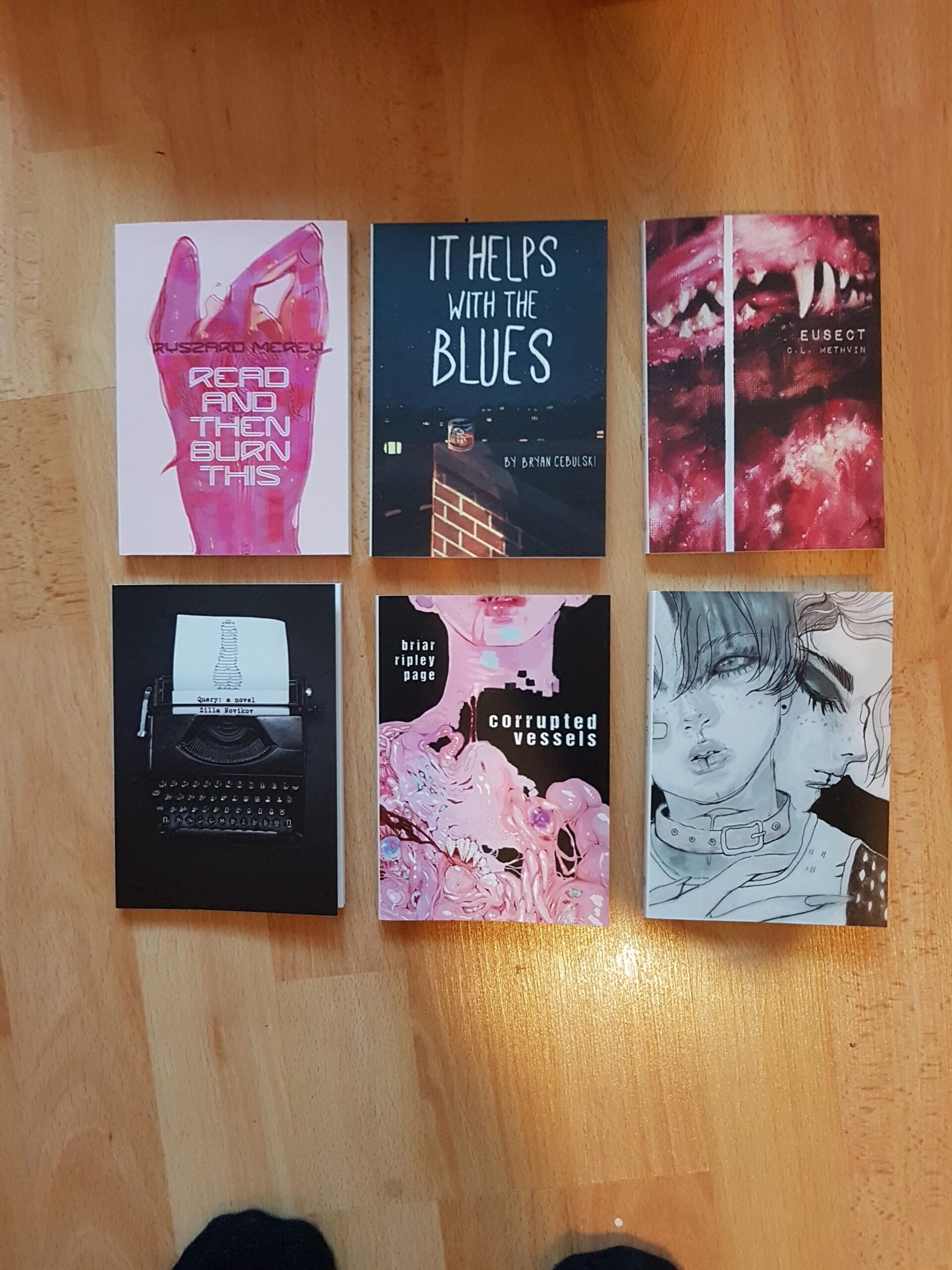 six small books Six books in tRaum's palm-sized novella collection.
